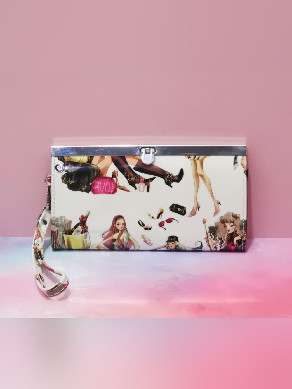 New with marks Gorgeous Graphic High Fashion Illusion Women Model Clutch Wallet